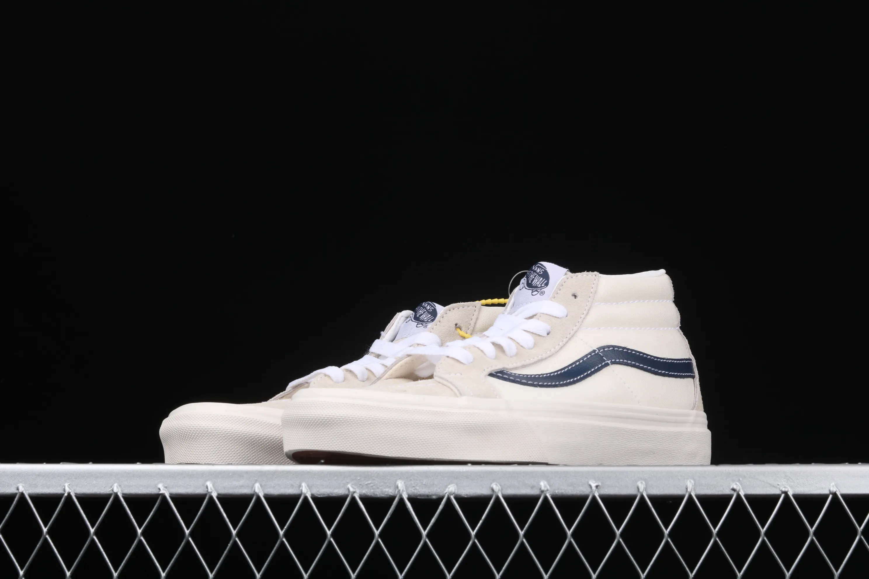 All Categories Vans Vans Series Vans Mid Vans Sk8 Mid Reissue Vans Mid VN0A391FTP1 One size too large
